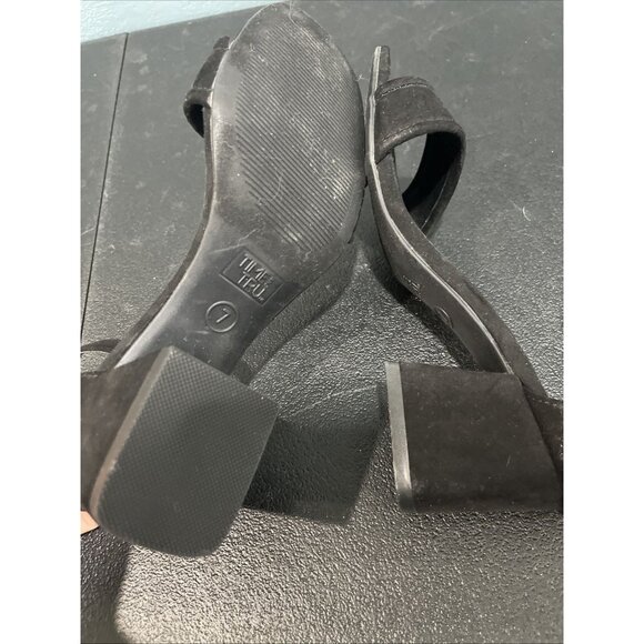 Time And Tru Low Block Heels Womens Sz 7 Black Faux Suede Open Toe Ankle Strap - Picture 8 of 8